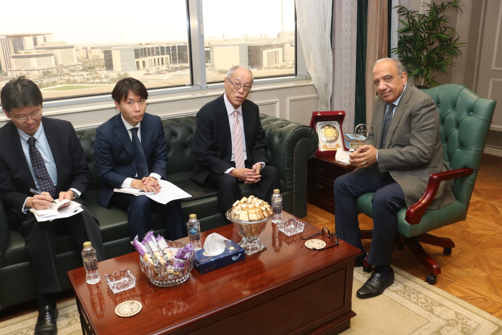 وزير الكهرباء والطاقة المتجددة يلتقي سفير اليابان