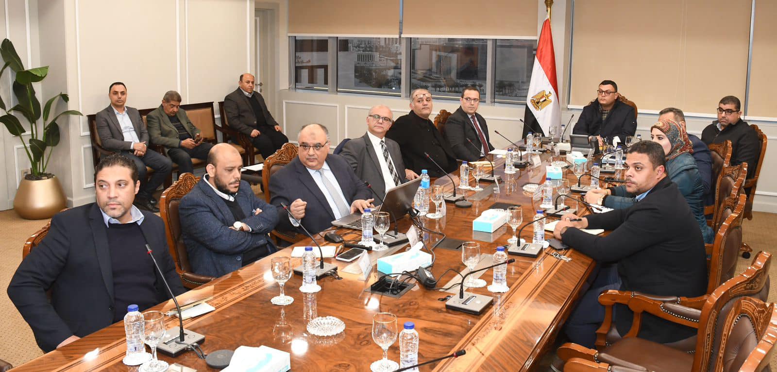 وزير الإسكان يستعرض المخطط الاستراتيجي لمدينة السويس الجديدة