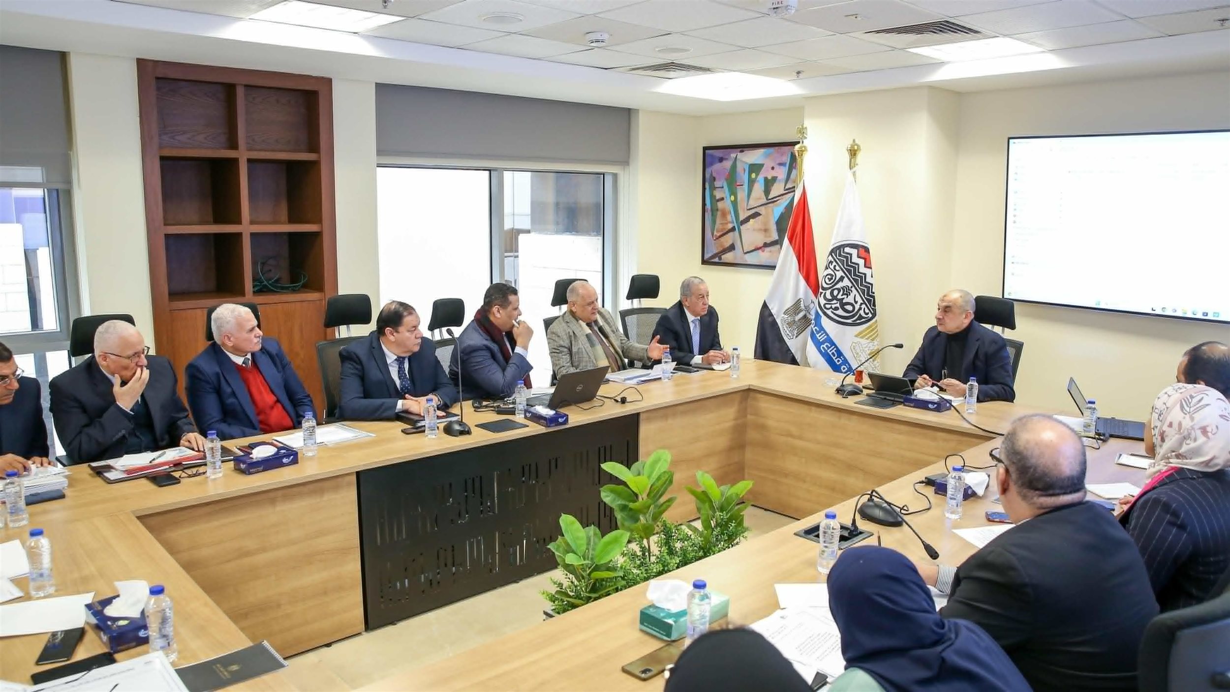 محمد شيمي يتابع آخر مستجدات مشروعات الصناعات المعدنية