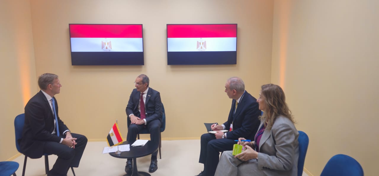 وزير الاتصالات يلتقى مع الرئيس الدولى لشركة إيرباص