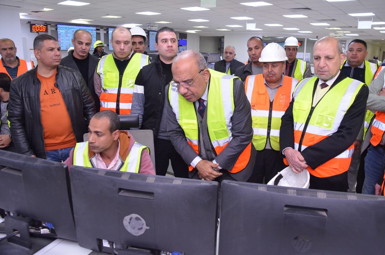 وزير الكهرباء يتفقد محطة جنوب حلوان البخارية