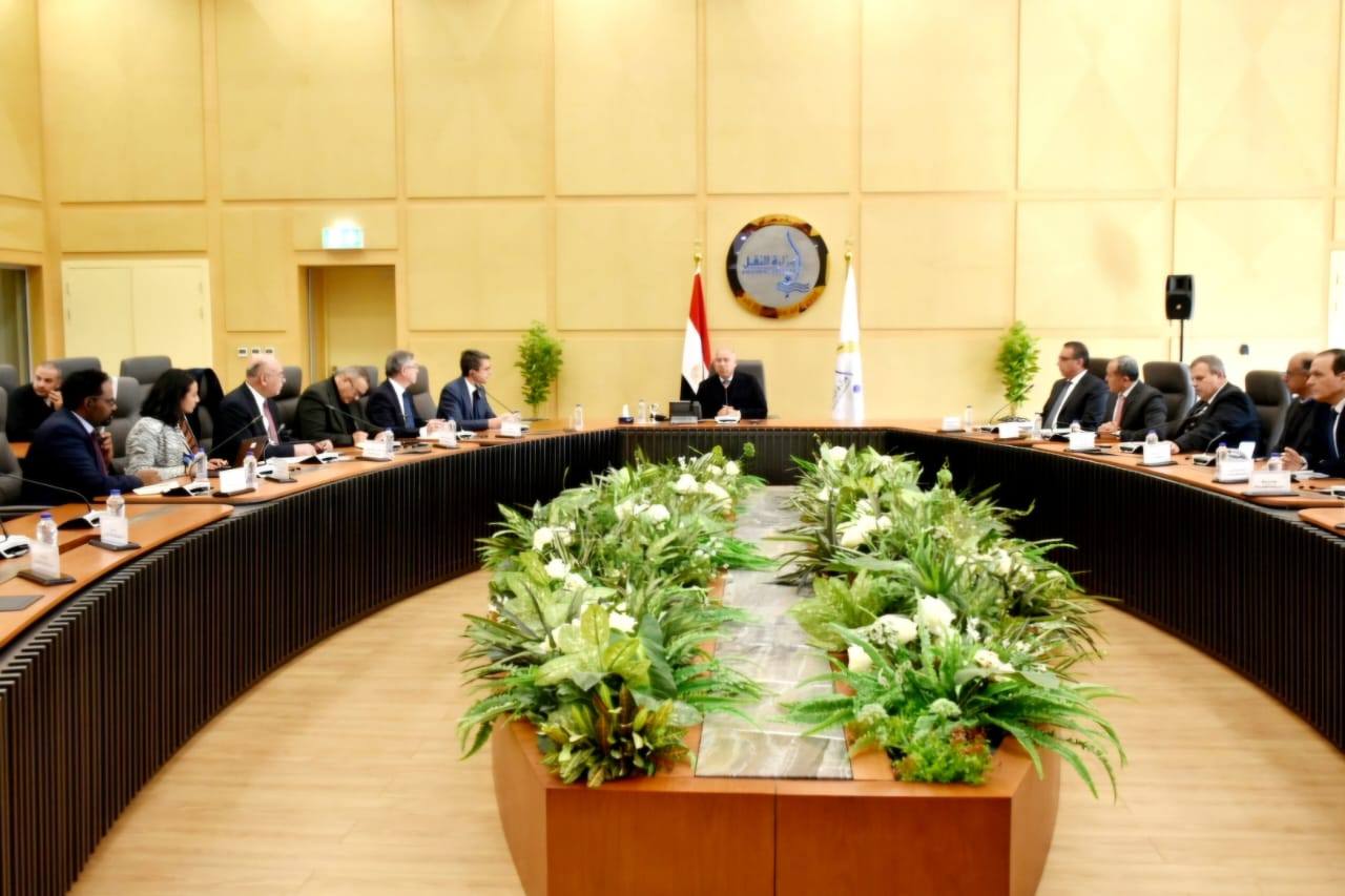وزير الصناعة والنقل في اجتماع مع وفد من البنك الدولي