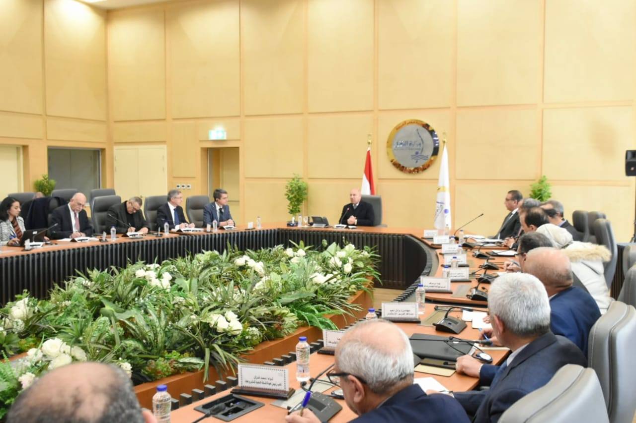 وزير الصناعة والنقل في اجتماع مع وفد من البنك الدولي
