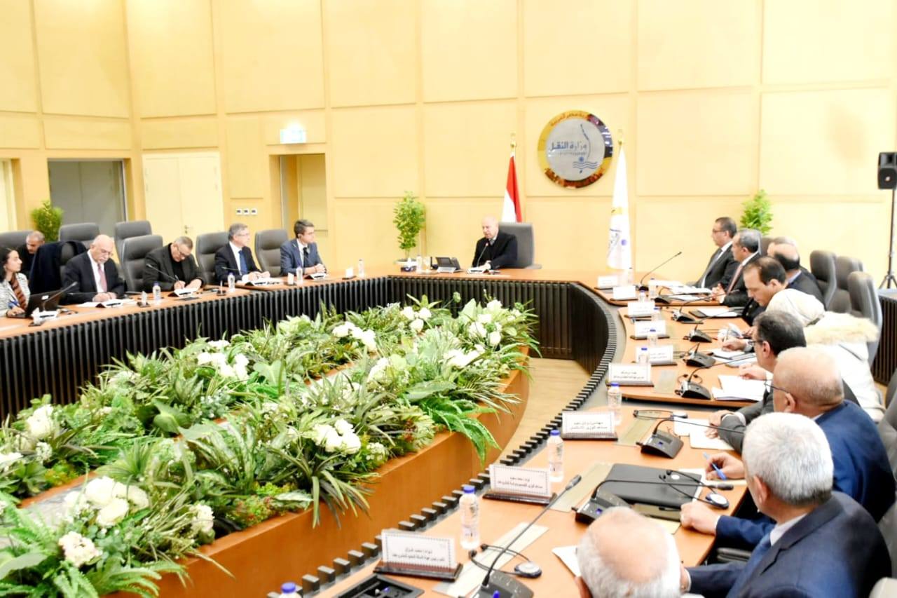 وزير الصناعة والنقل في اجتماع مع وفد من البنك الدولي