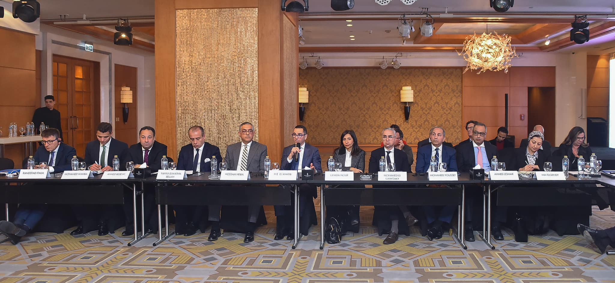 وزير الاستثمار والتجارة الخارجية يلتقي ممثلي 42 شركة إيطالية