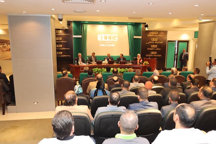 وزير الصناعة والنقل يلتقي مستثمرى السويس