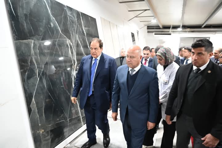 وزير الصناعة والنقل يلتقي مستثمرى السويس