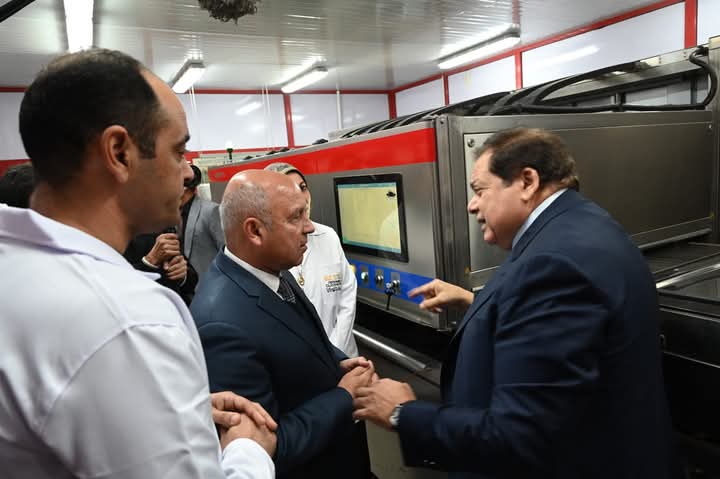 وزير الصناعة والنقل يلتقي مستثمرى السويس
