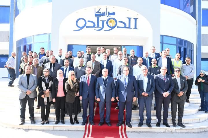 وزير الصناعة والنقل يلتقي مستثمرى السويس