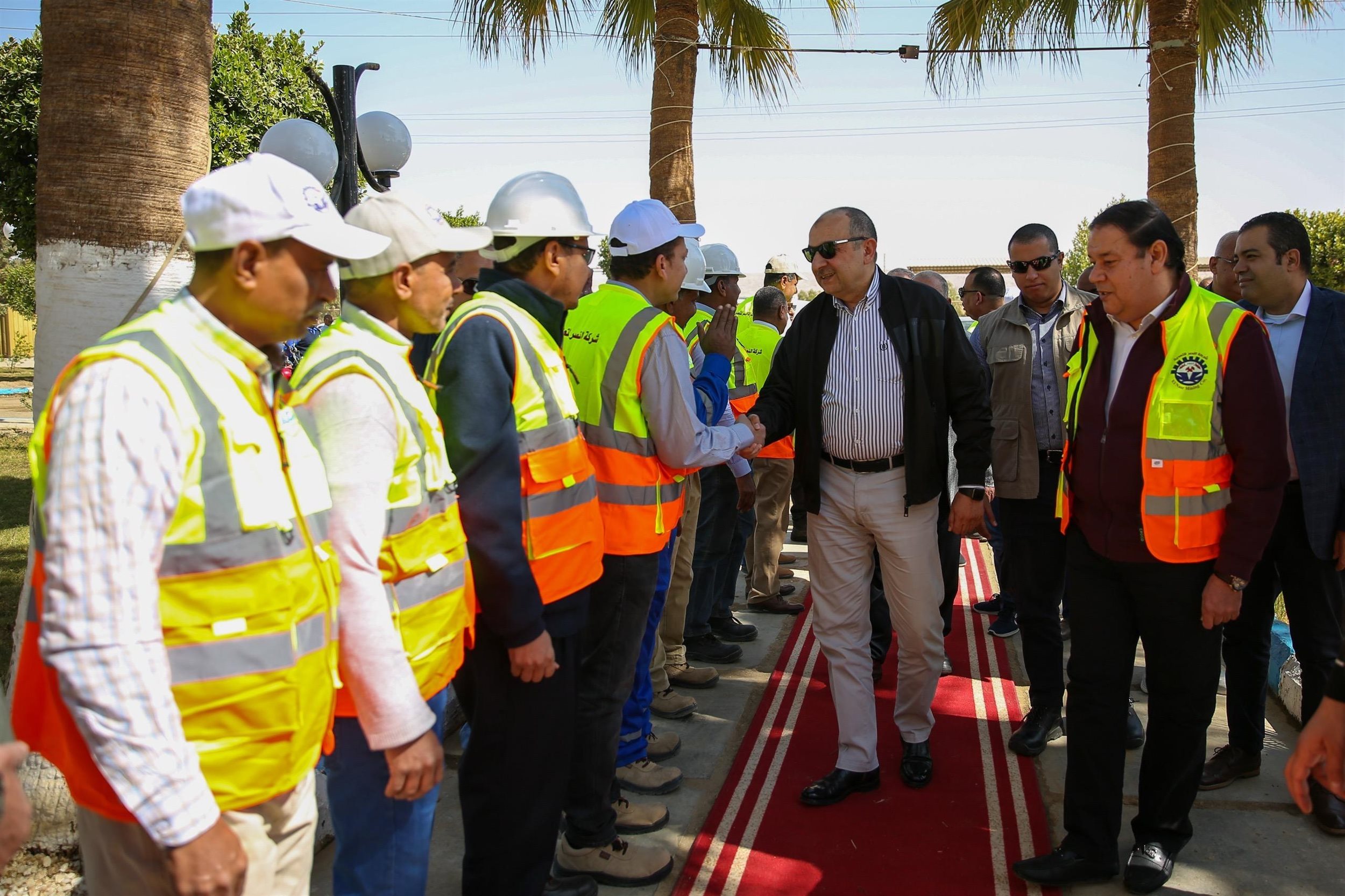 وزير قطاع الأعمال في زيارة لشركة النصر للتعدين بإدفو