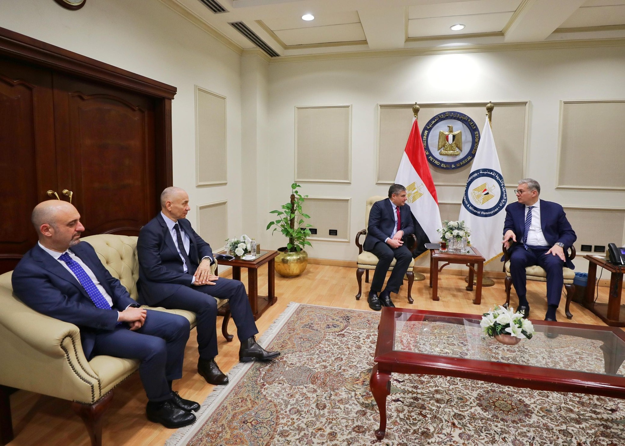 وزير البترول يلتقي لرئيس التنفيذى لشركة بيكر هيوز العالمية