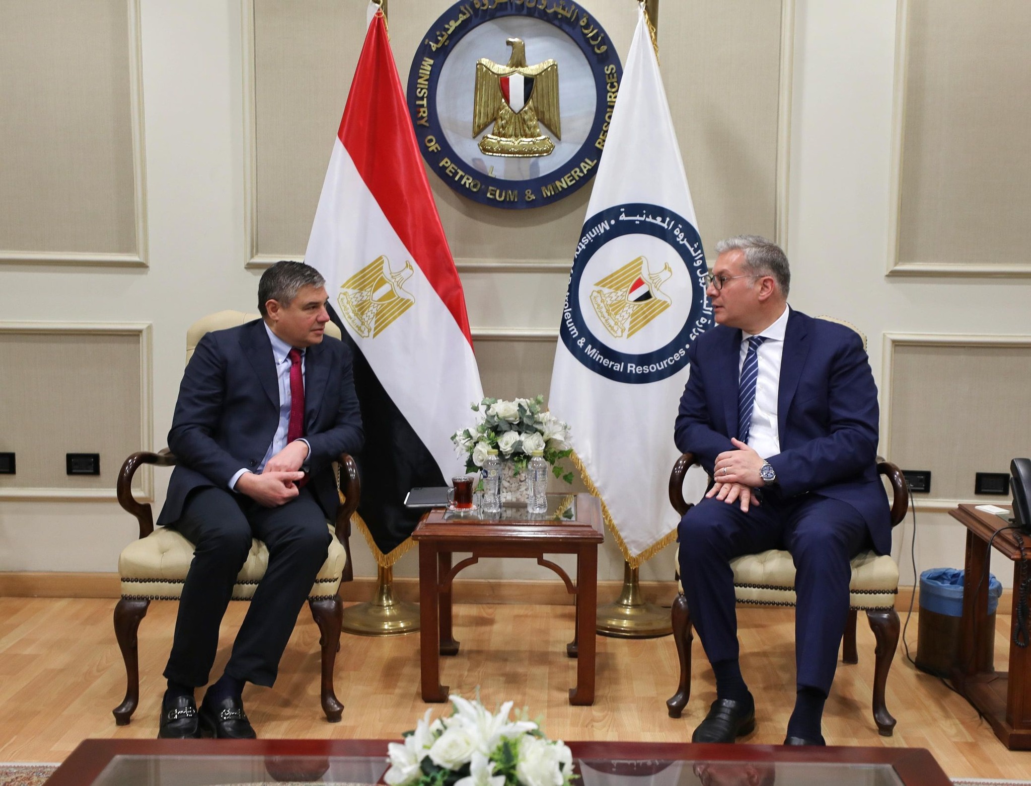 وزير البترول يلتقي لرئيس التنفيذى لشركة بيكر هيوز العالمية