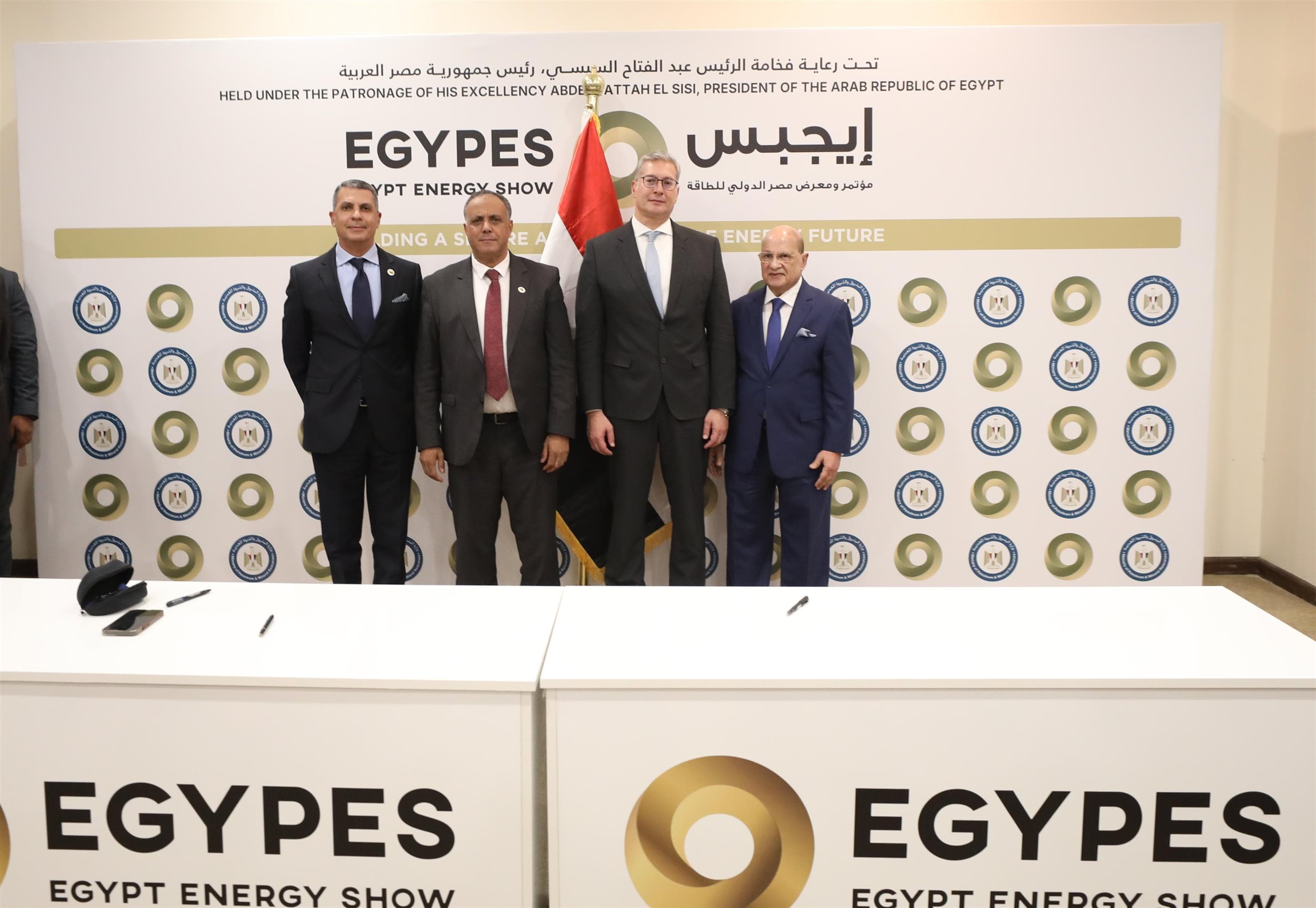توقيع اتفاقيتين لزيادة إنتاج البترول الخام بالصحراء الغربية