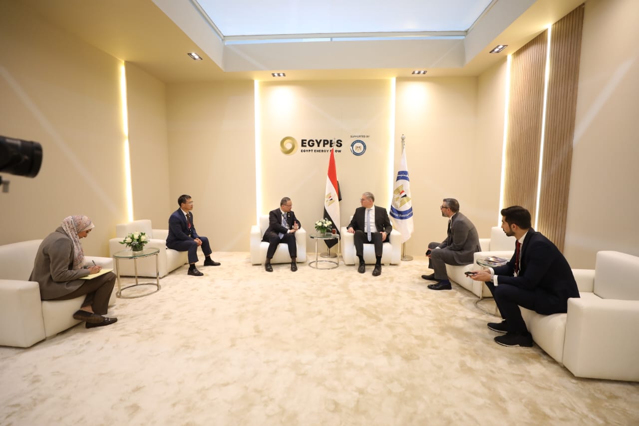 وزير البترول يلتقي الرئيس التنفيذي لشركة اكسنز