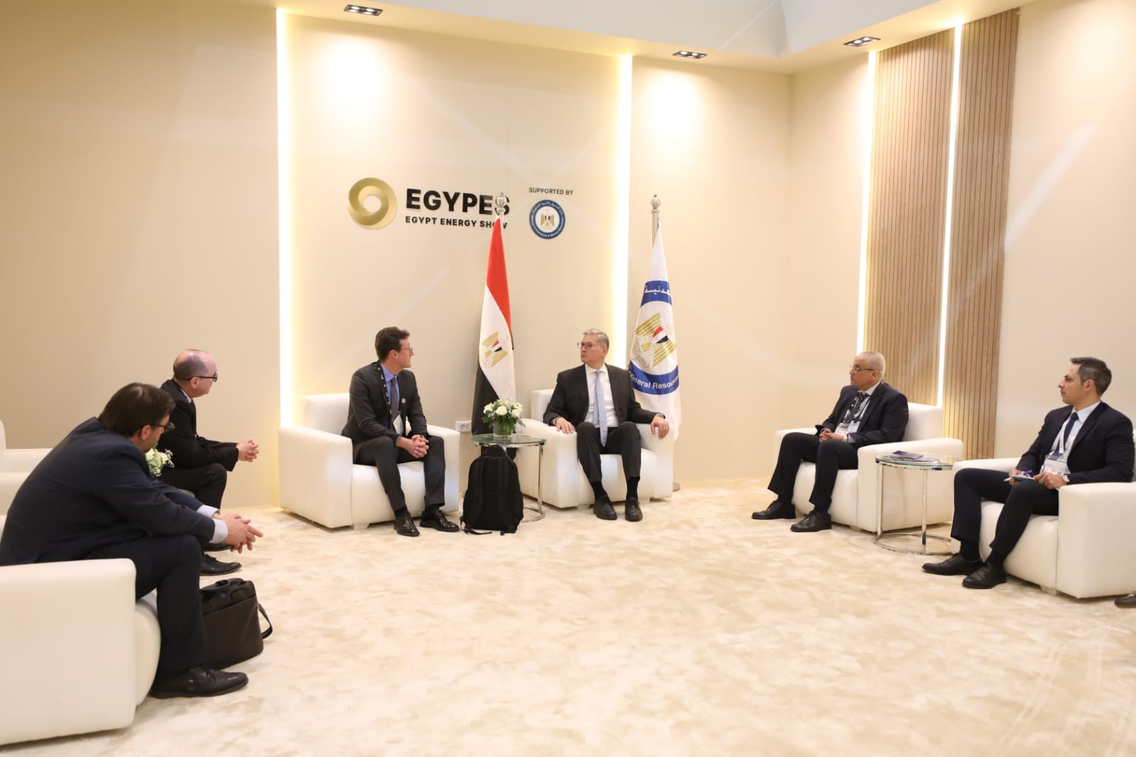 وزير البترول يلتقي الرئيس التنفيذي لشركة اكسنز