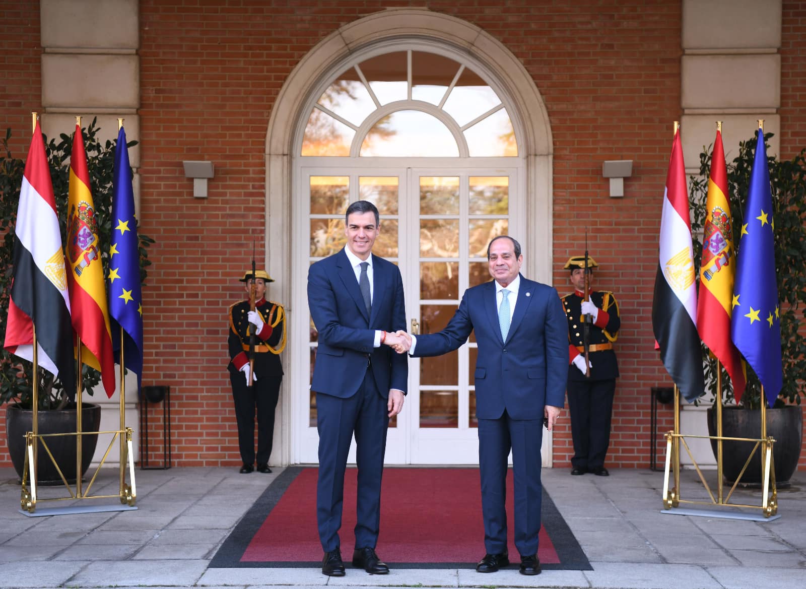 الرئيس السيسي يلتقي رئيس الحكومة الأسبانية