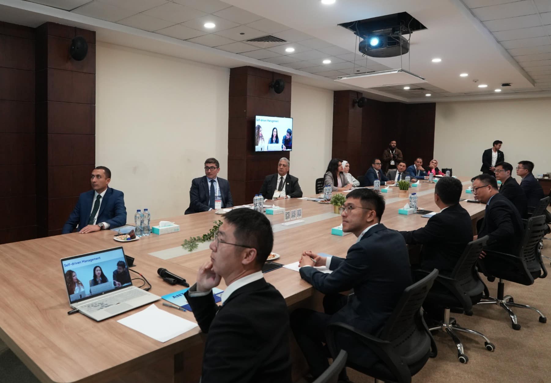 تعاون وزارة البترول مع شركة أنتون