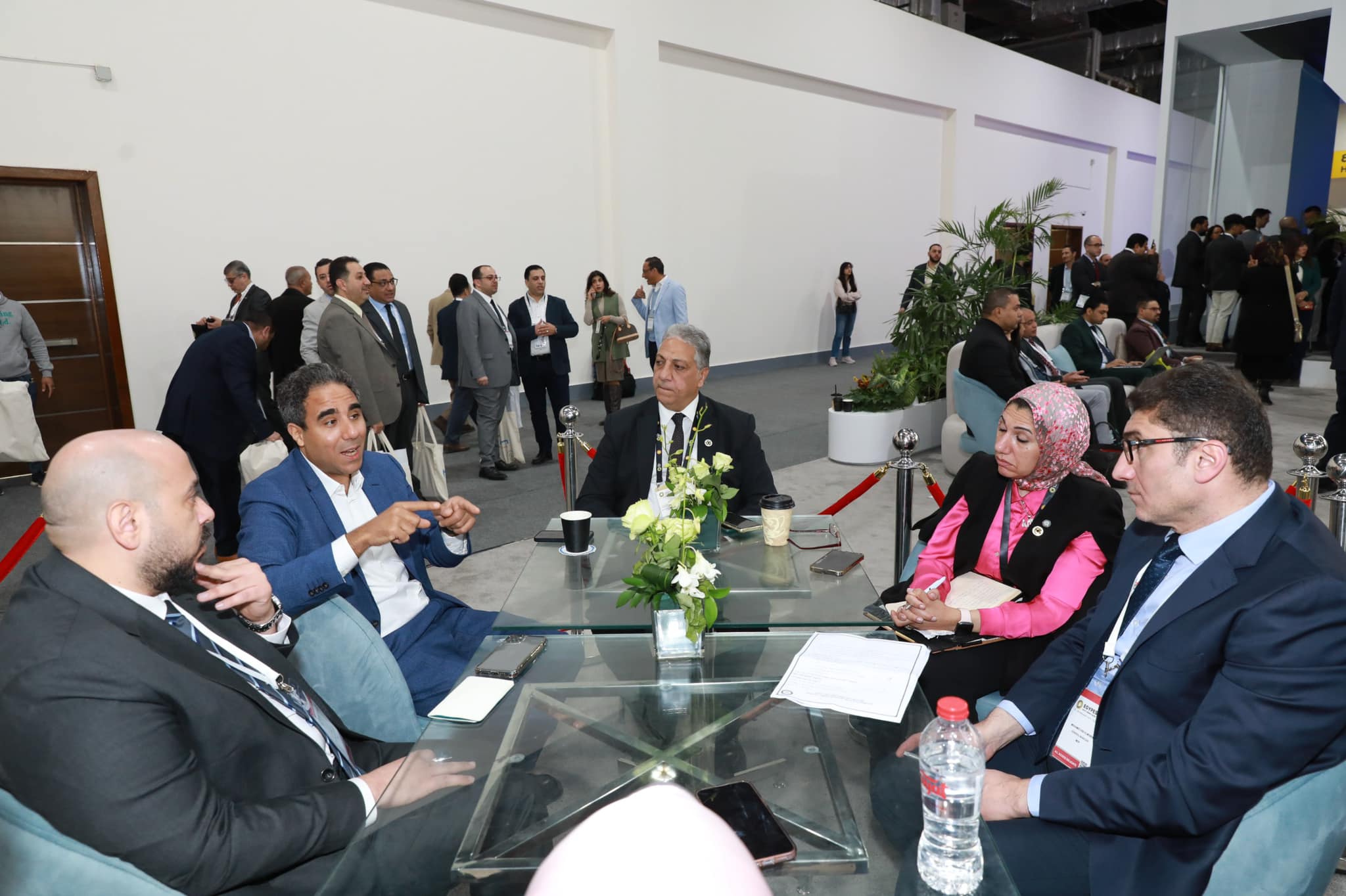 وكيل أول وزارة البترول يجتمع مع رئيس مجلس إدارة شركة إنارة