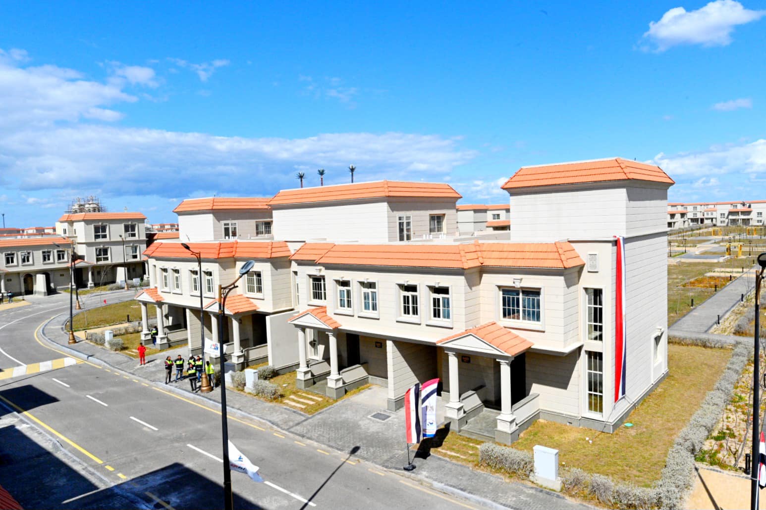 وزير الإسكان يتفقد مشروعي الفيلات وجنة بالمنصورة الجديدة