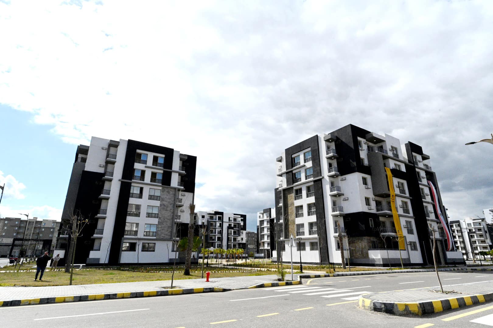 وزير الإسكان يتفقد مشروعي الفيلات وجنة بالمنصورة الجديدة