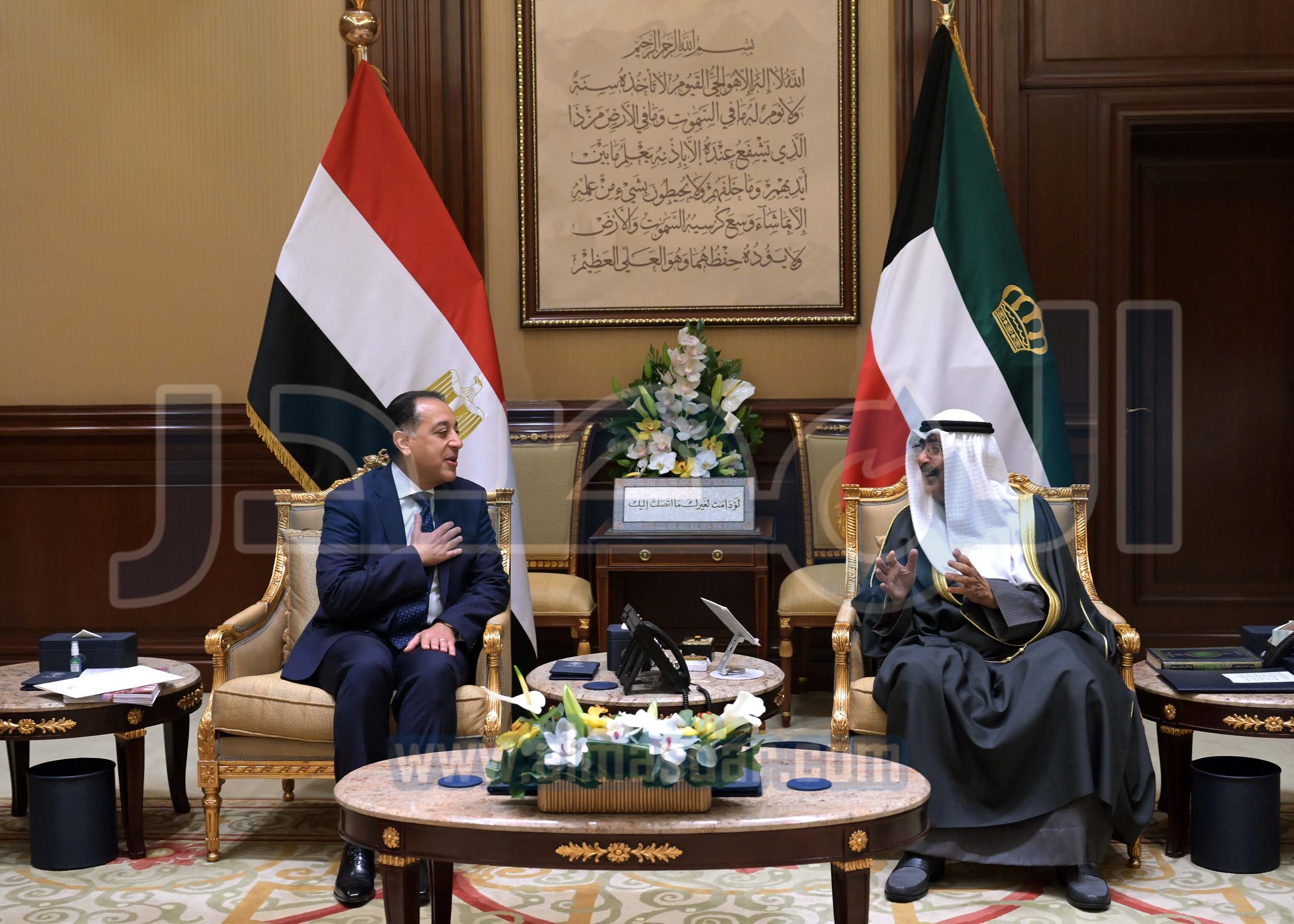 أمير دولة الكويت يستقبل رئيس الوزراء