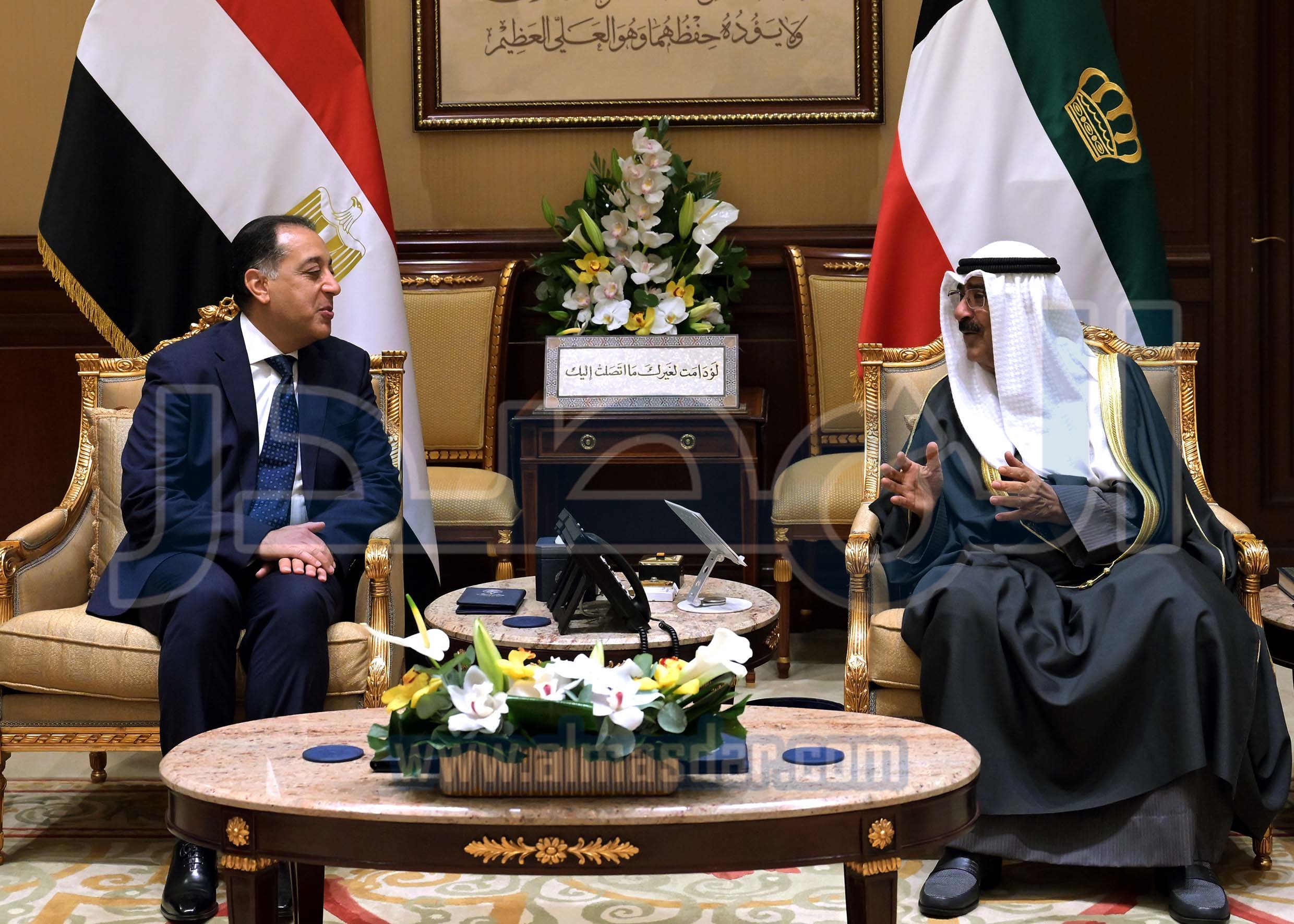 أمير دولة الكويت يستقبل رئيس الوزراء