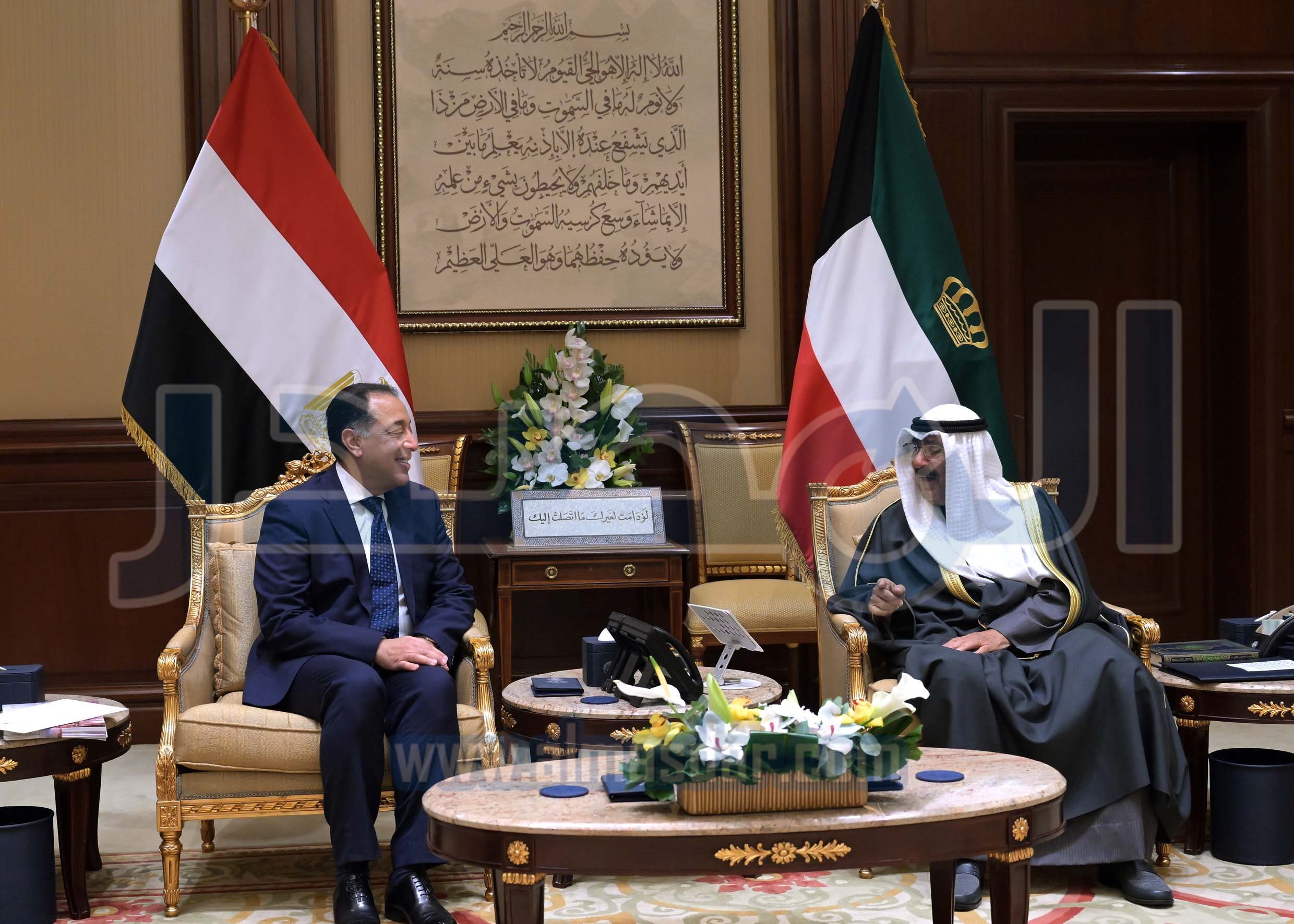 أمير دولة الكويت يستقبل رئيس الوزراء