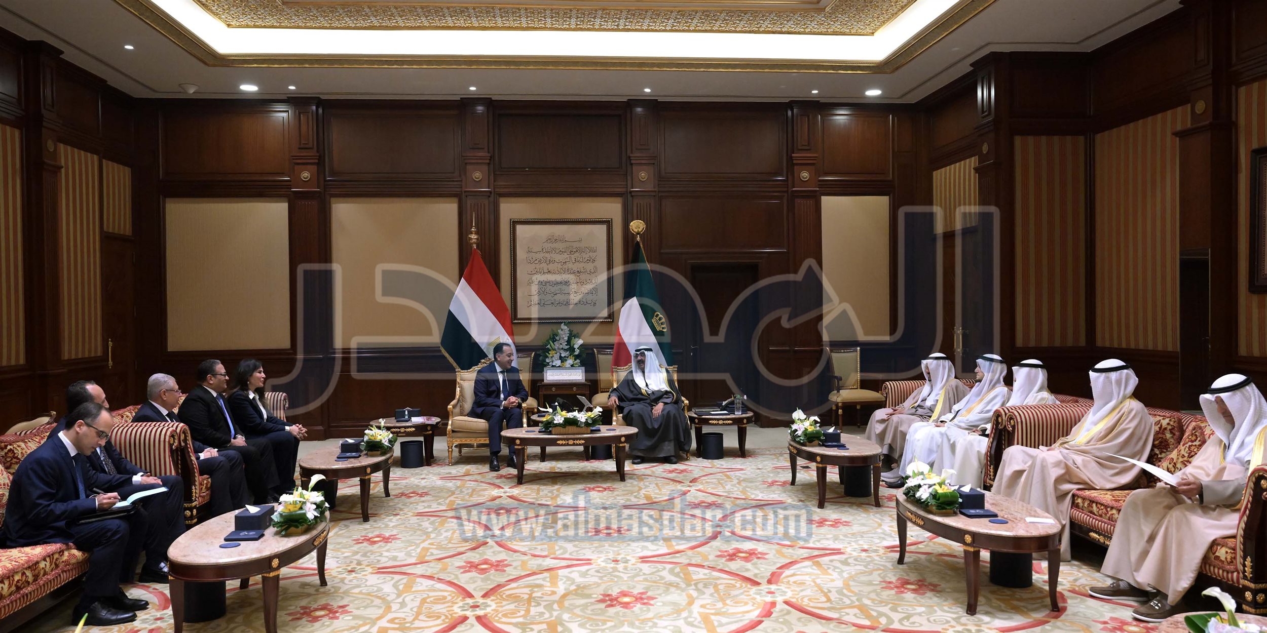 أمير دولة الكويت يستقبل رئيس الوزراء