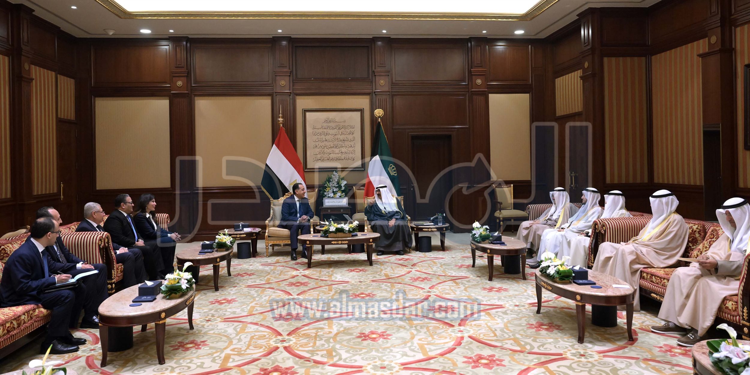 أمير دولة الكويت يستقبل رئيس الوزراء