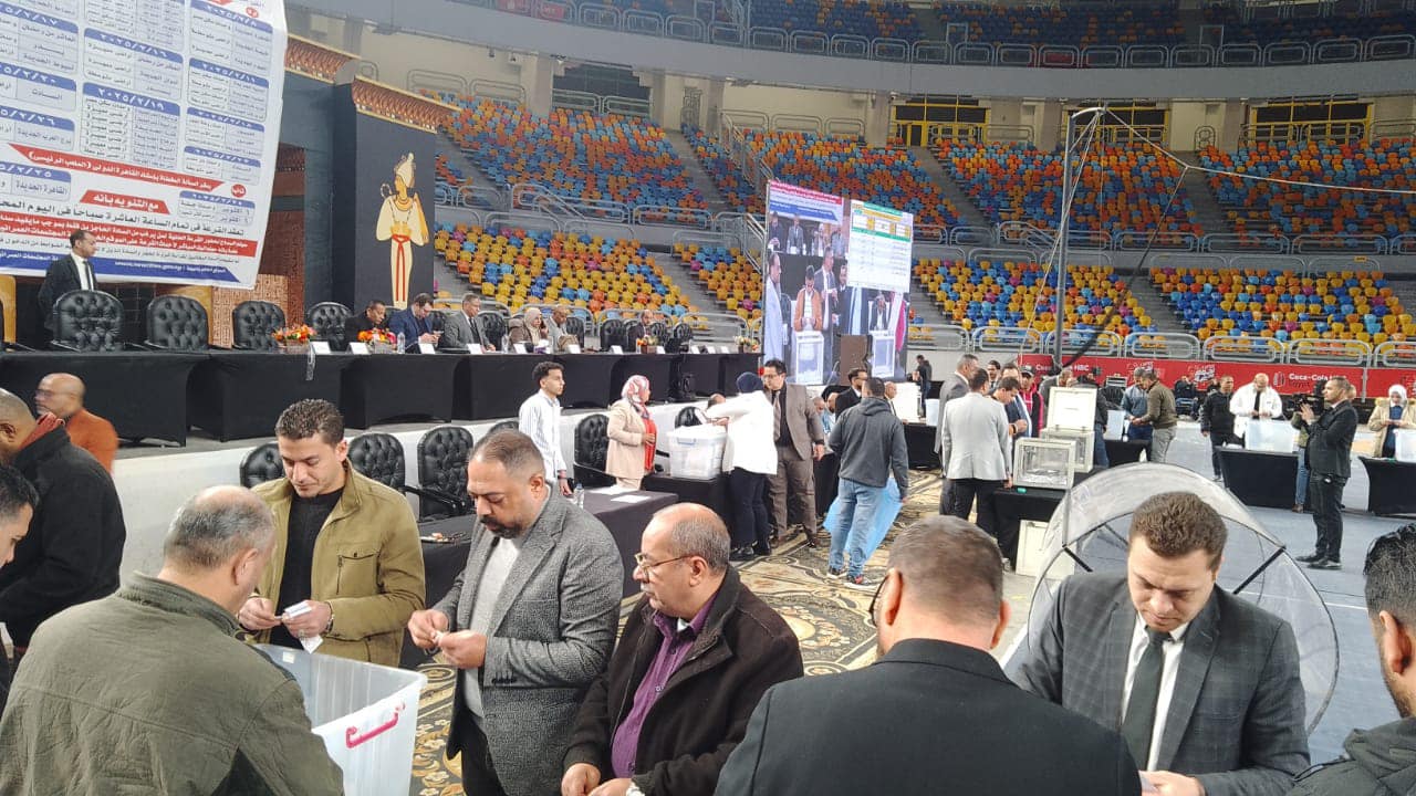 إجراء القرعة العلنية على قطع أراضي ووحدات مسكن بالسادات