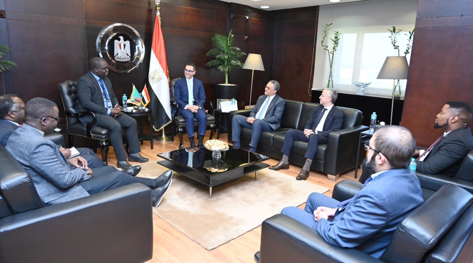 وزير الاستثمار يستقبل وزير التجارة والصناعة الزامبي