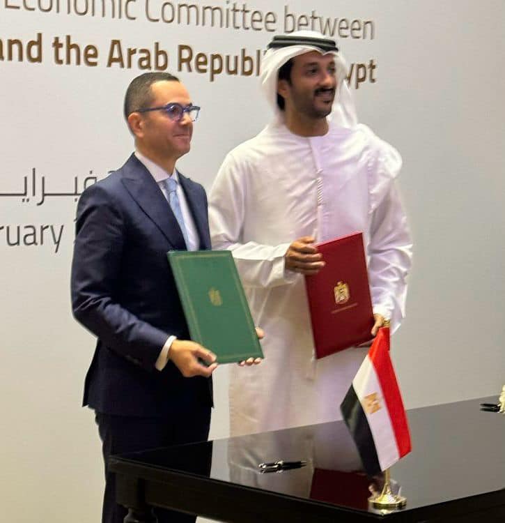 وزير الاستثمار ووزير الاقتصاد الإماراتي