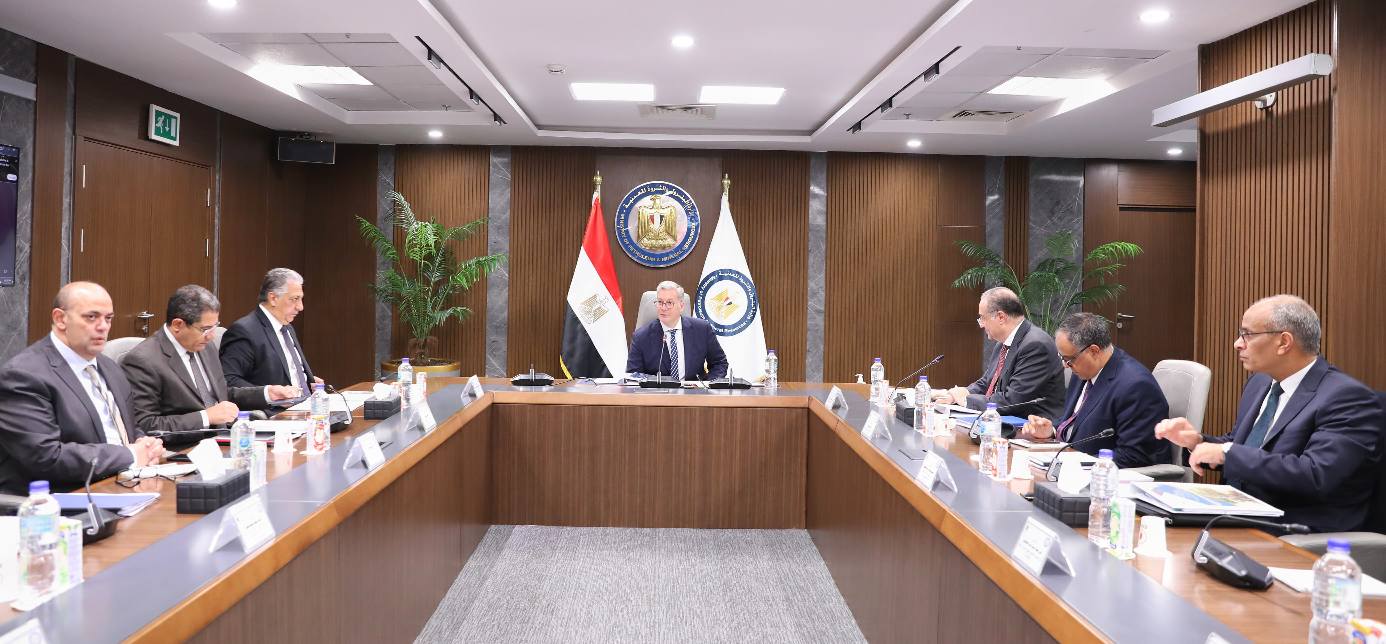 وزير البترول يوجه بوضع خطة لتسريع تنمية اكتشافات الغاز غير المنماة