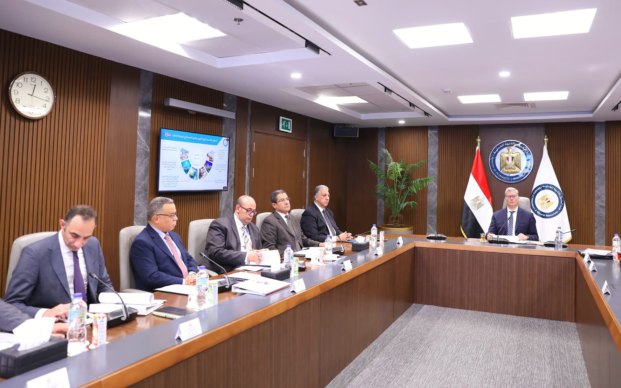 وزير البترول يترأس اجتماع الشركة المصرية القابضة للبتروكيماويات