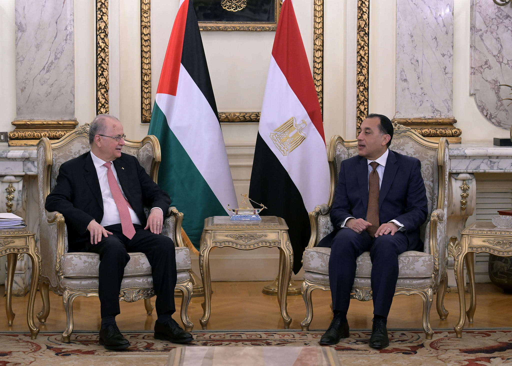 رئيس الوزراء يلتقى نظيره الفلسطيني