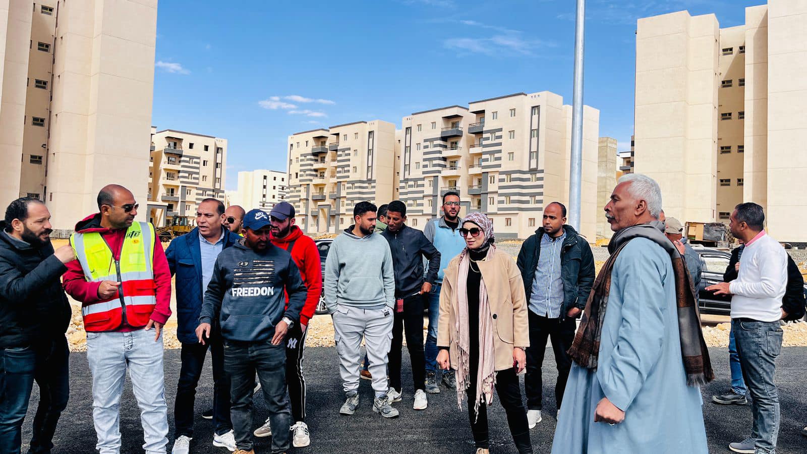 وزير الإسكان يتابع موقف تنفيذ الآلاف من الوحدات السكنية
