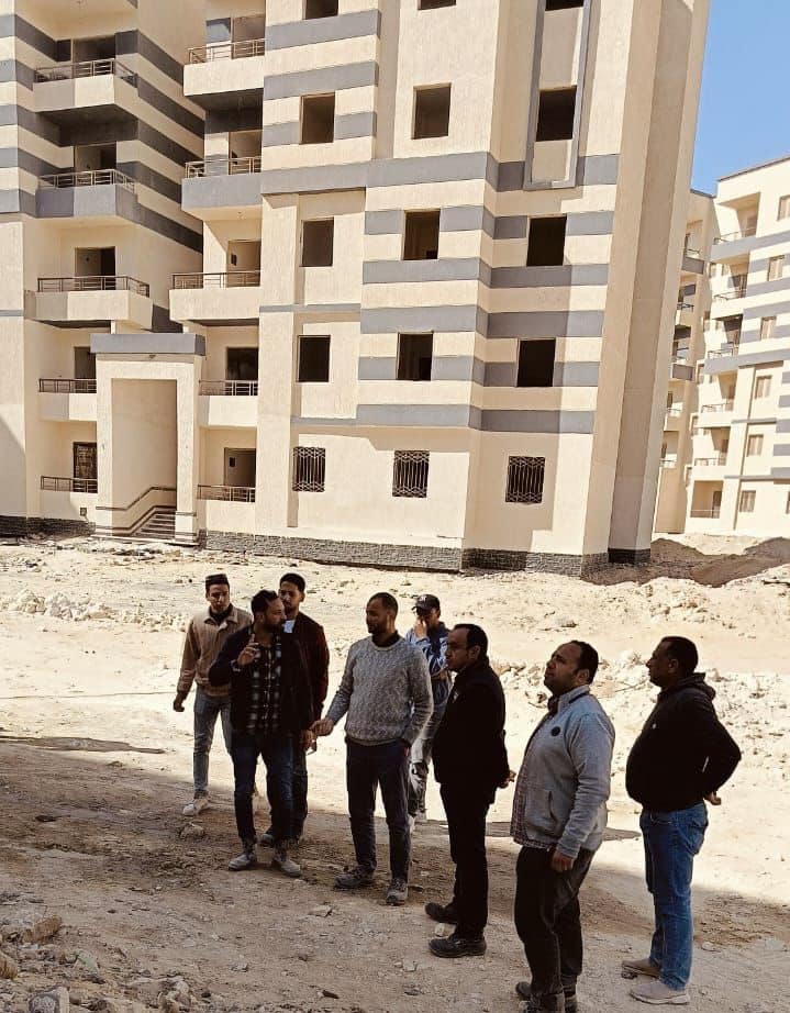 وزير الإسكان يتابع موقف تنفيذ الآلاف من الوحدات السكنية
