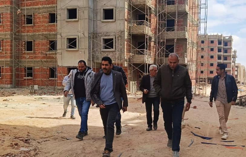 وزير الإسكان يتابع موقف تنفيذ الآلاف من الوحدات السكنية