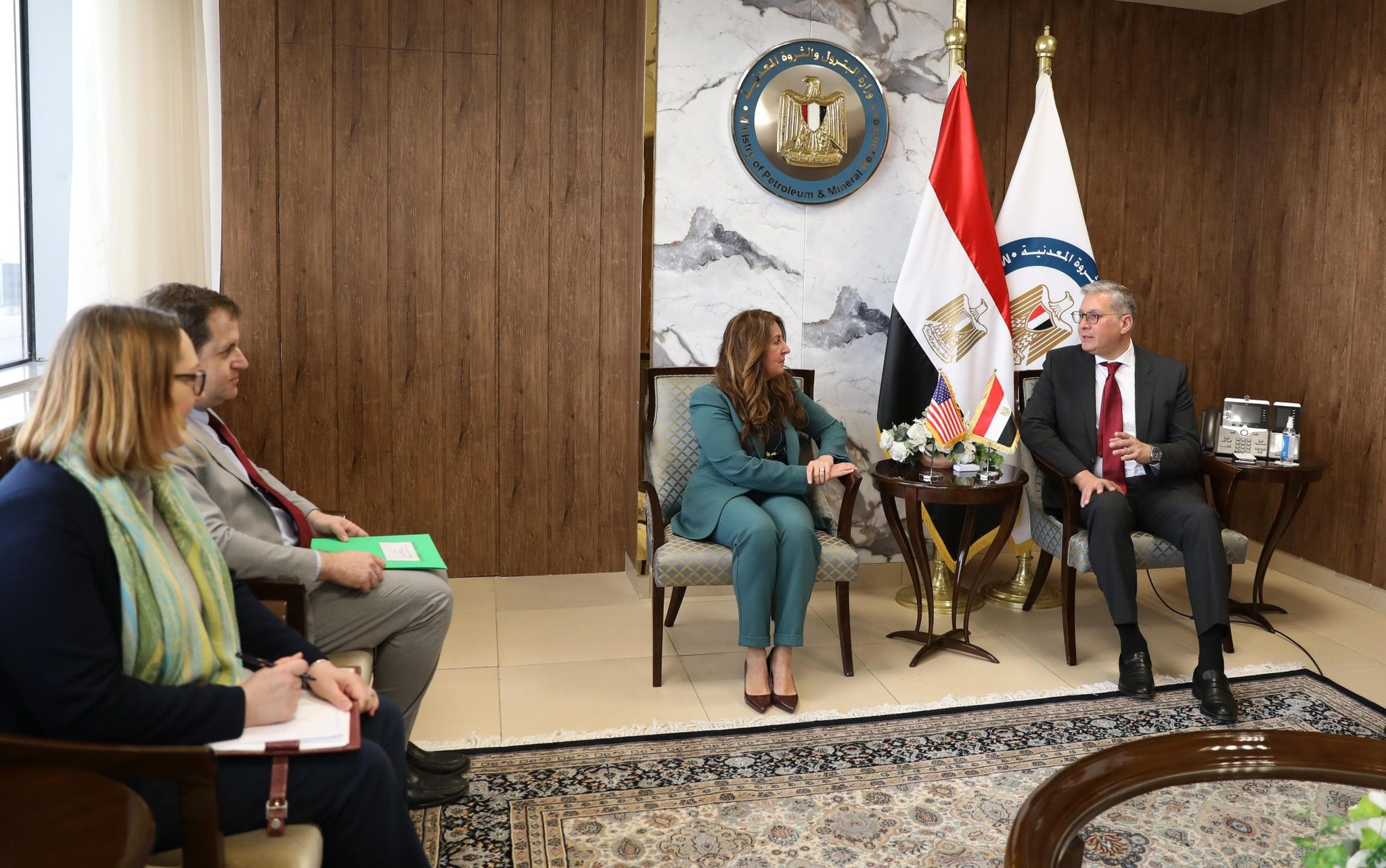وزير البترول يلتقي سفيرة الولايات المتحدة الأمريكية