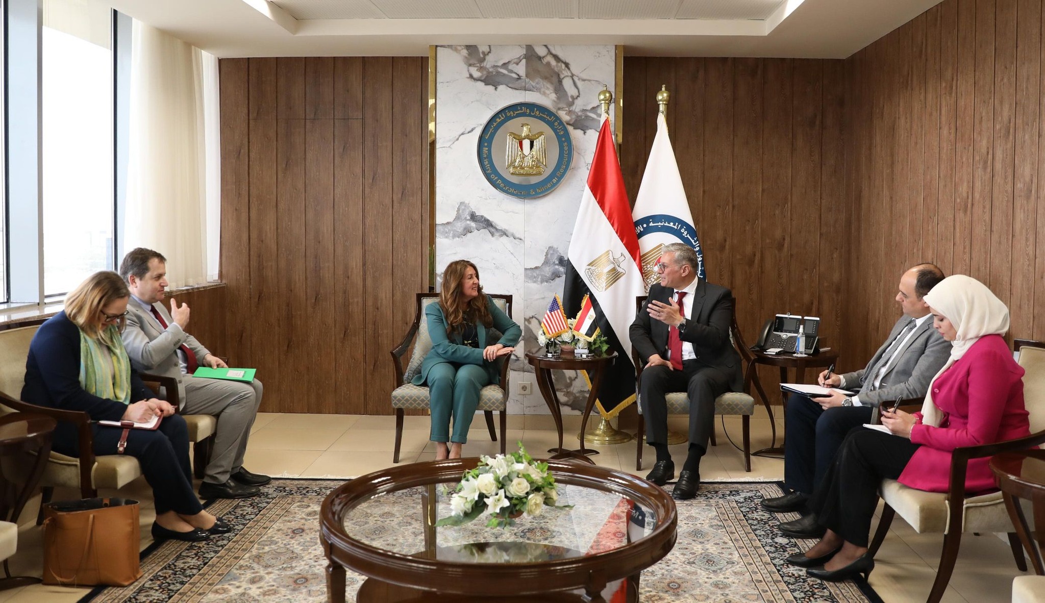 وزير البترول يلتقي سفيرة الولايات المتحدة الأمريكية