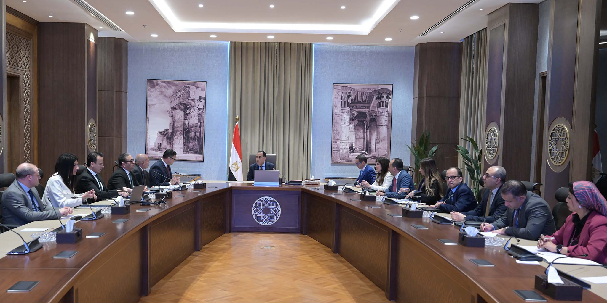 مدبولي يستعرض سيناريوهات استغلال منطقة مربع الوزارات