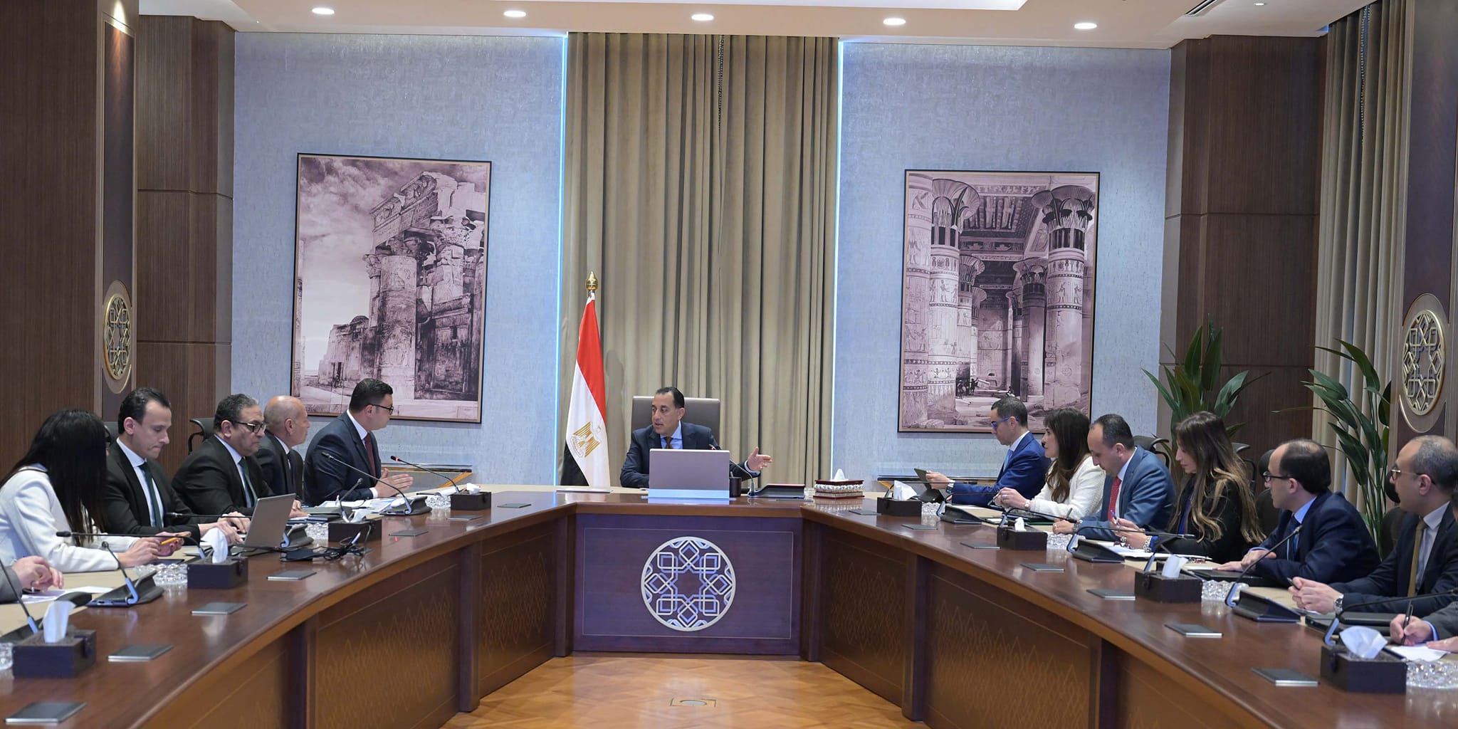 مدبولي يستعرض سيناريوهات استغلال منطقة مربع الوزارات