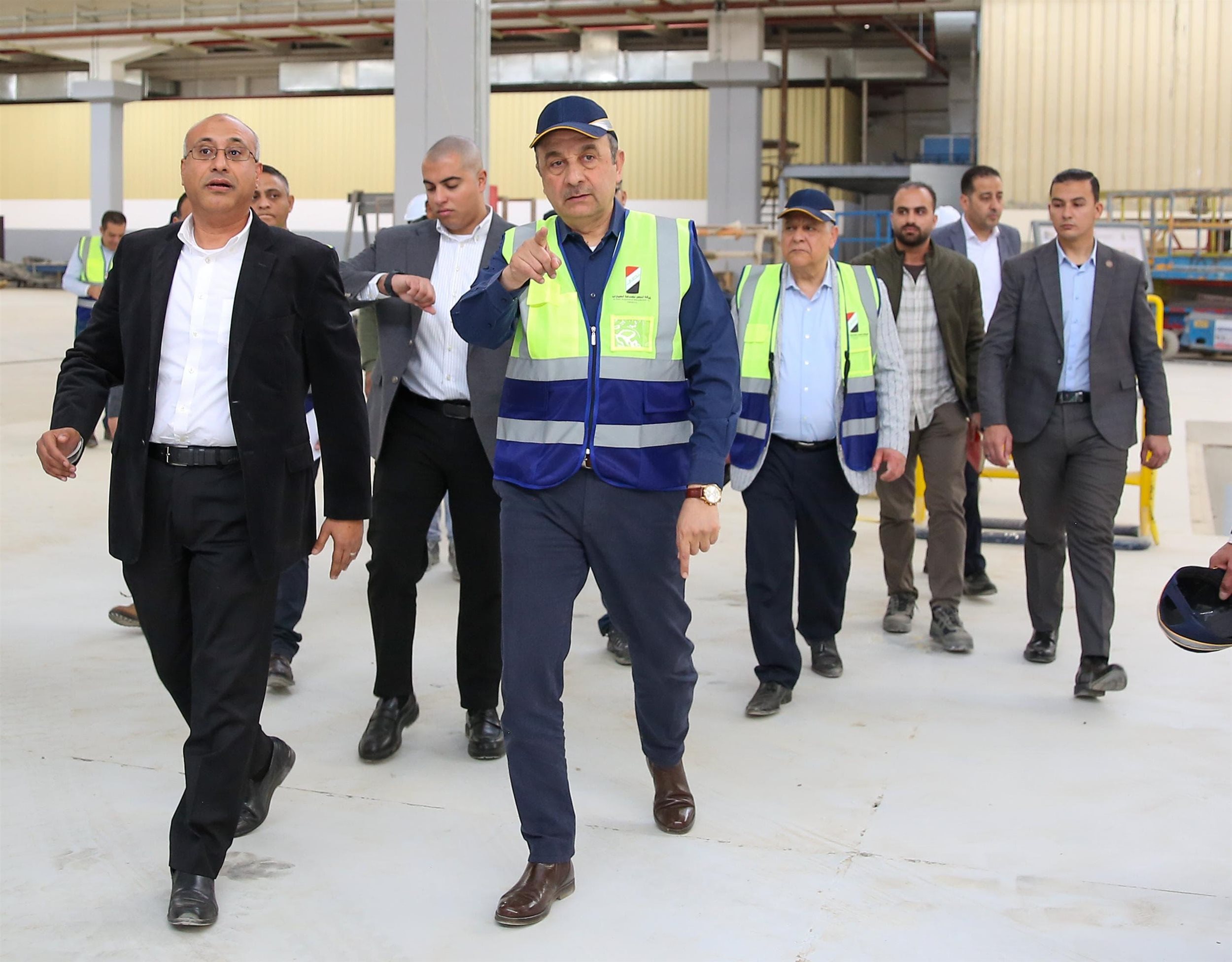 وزير قطاع الأعمال العام في زيارة ميدانية لشركة النصر للسيارات