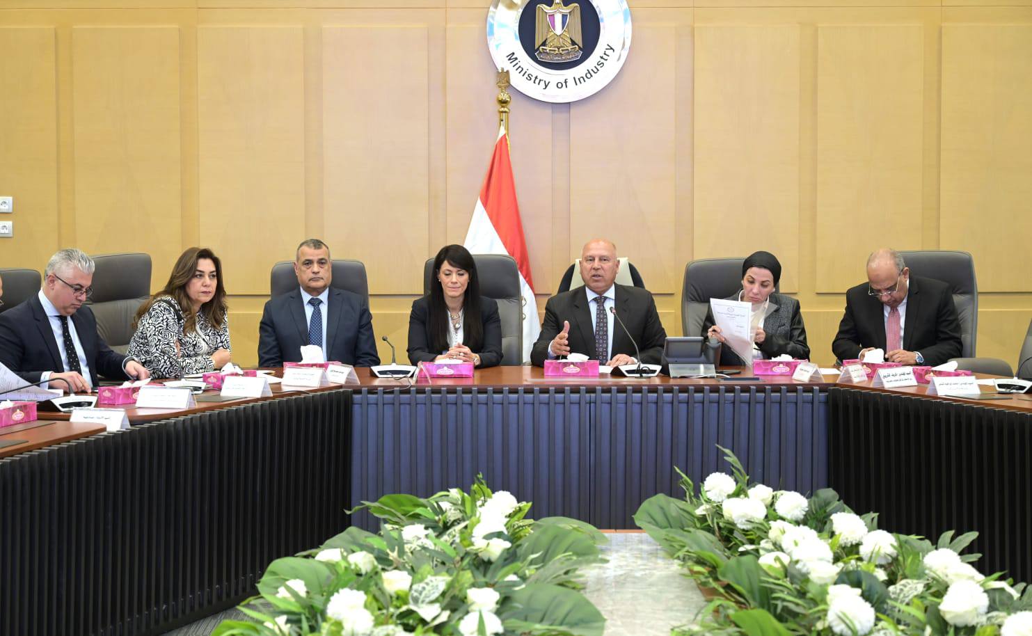 الوزير يترأس اجتماع المجموعة الوزارية للتنمية الصناعية