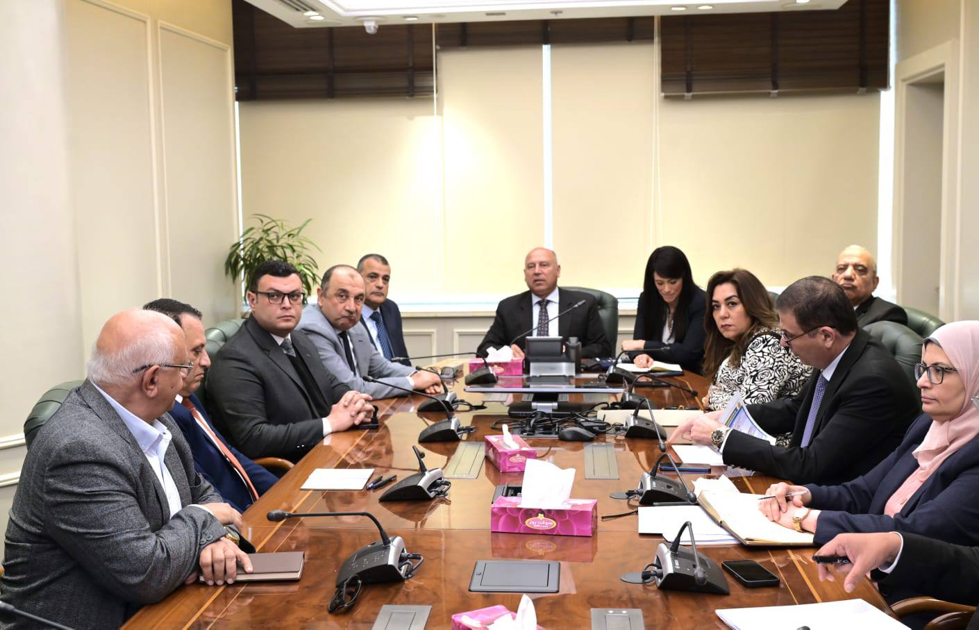 الوزير يترأس اجتماع المجموعة الوزارية للتنمية الصناعية