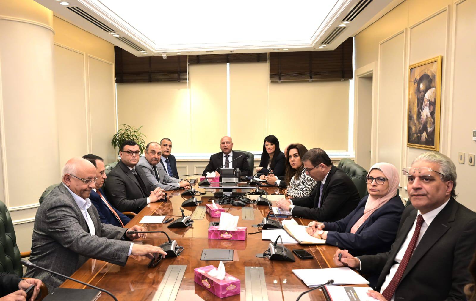 الوزير يترأس اجتماع المجموعة الوزارية للتنمية الصناعية