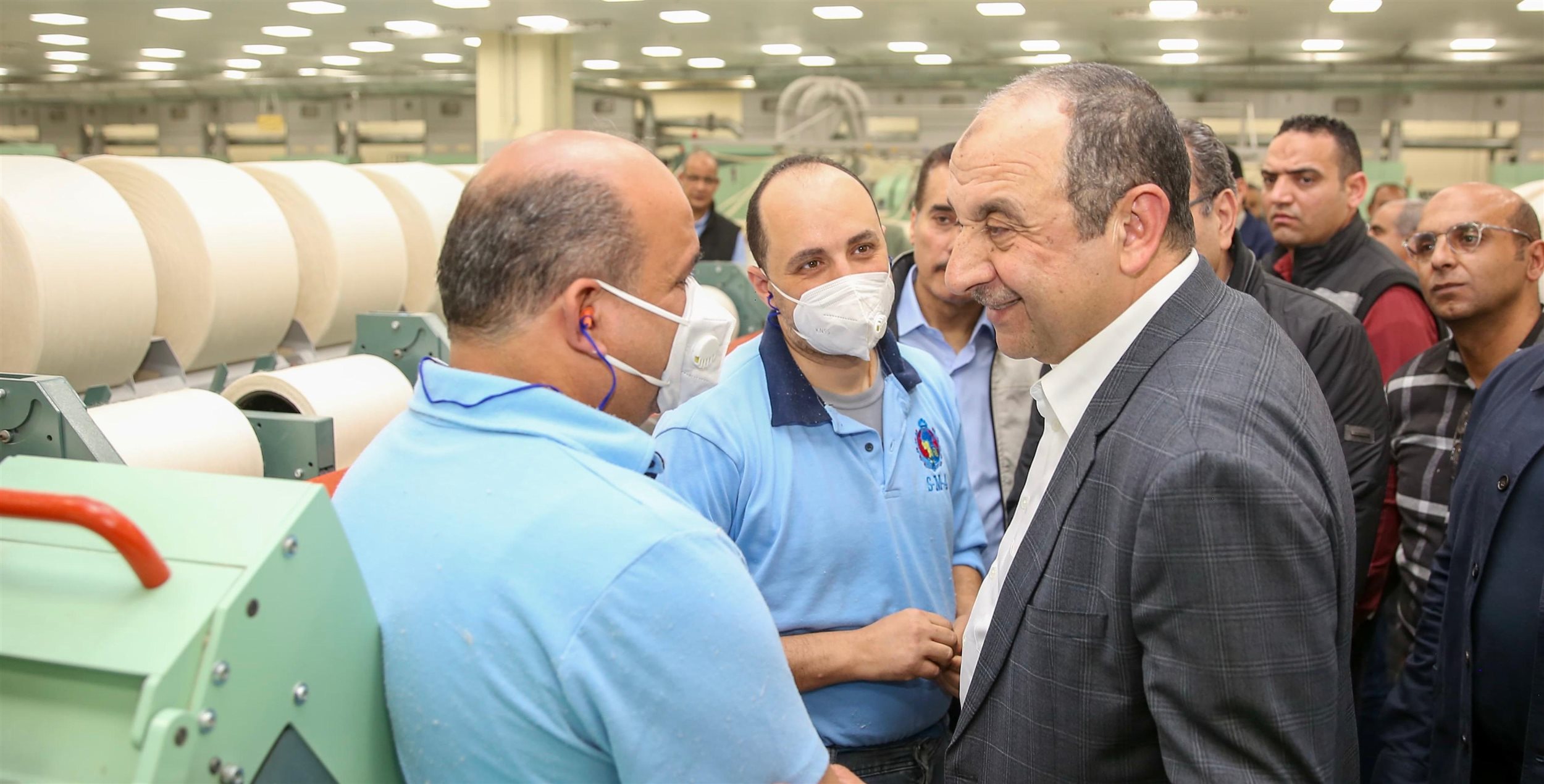 وزير قطاع الأعمال يتفقد مصانع شركة مصر للغزل والنسيج بالمحلة