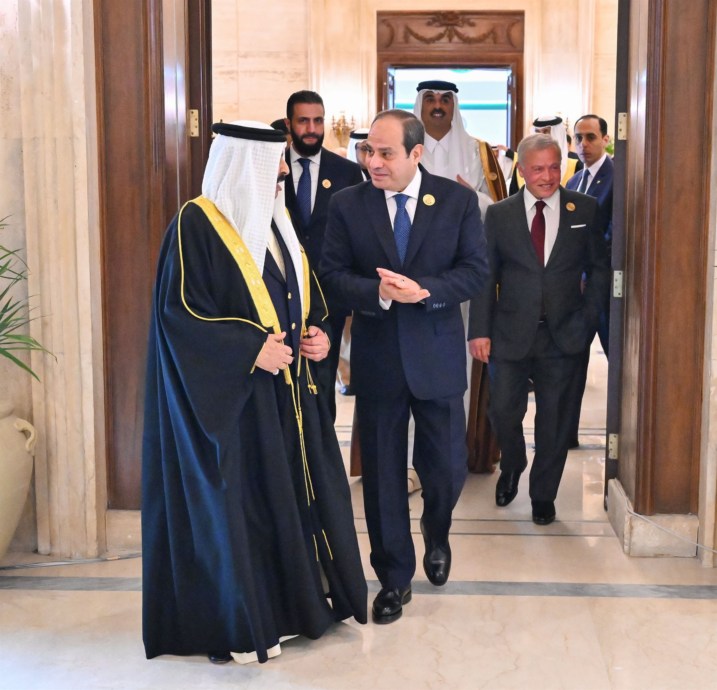 الرئيس السيسي يترأس أعمال القمة العربية غير العادية
