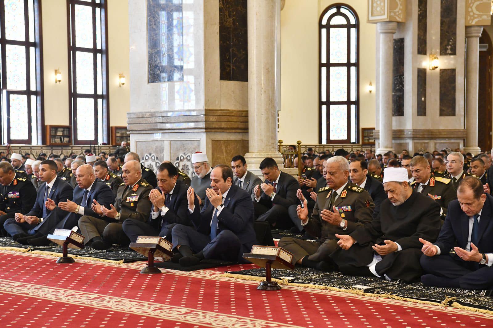 الرئيس السيسي يؤدي صلاة الجمعة في مسجد المشير طنطاوي