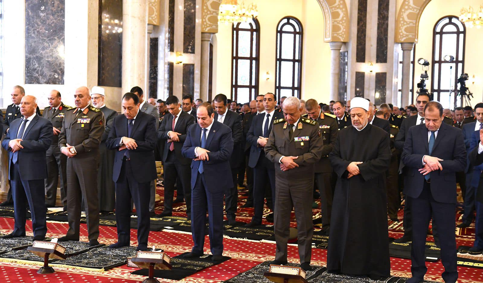 الرئيس السيسي يؤدي صلاة الجمعة في مسجد المشير طنطاوي